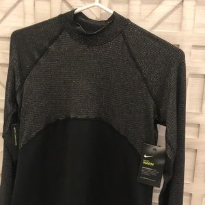 Woman’s Nike pro warm top
